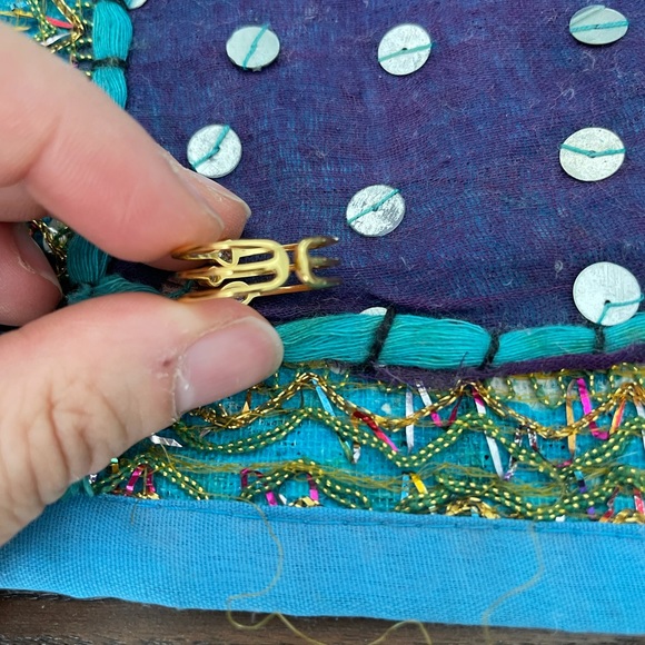 Gold Ring - Picture 3 of 4